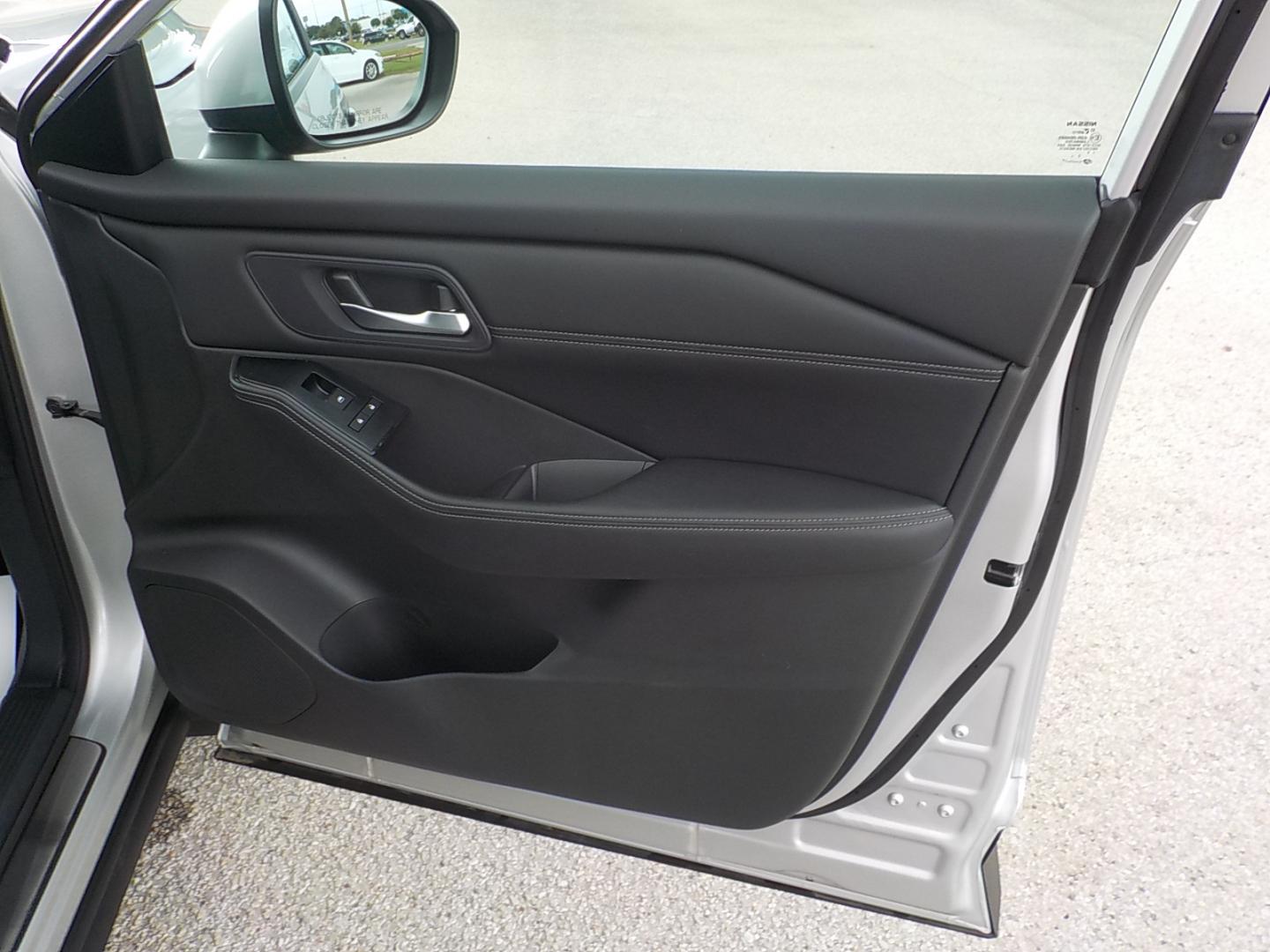2024 Silver /Black Nissan Rogue SV (5N1BT3BA6RC) with an 2.5L L4 DOHC 16V engine, CVT transmission, located at 1617 W Church Street, Livingston, TX, 77351, (936) 327-3600, 30.710995, -94.951157 - WOW!! This is a SHARP VEHICLE!! It will be very economical to operate as well! - Photo#18