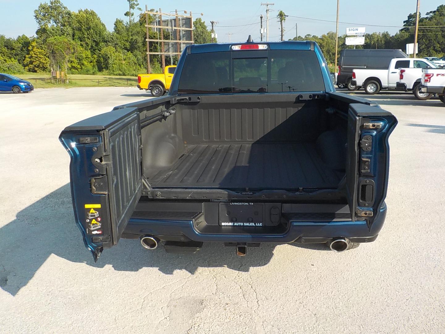2021 Blue /Tan RAM 1500 Longhorn Crew Cab SWB 4WD (1C6SRFKT5MN) with an 5.7L V8 OHV 16V engine, 8A transmission, located at 1617 W Church Street, Livingston, TX, 77351, (936) 327-3600, 30.710995, -94.951157 - ONE OWNER!! LOW MILES!! IMMACULATE!! - Photo#19