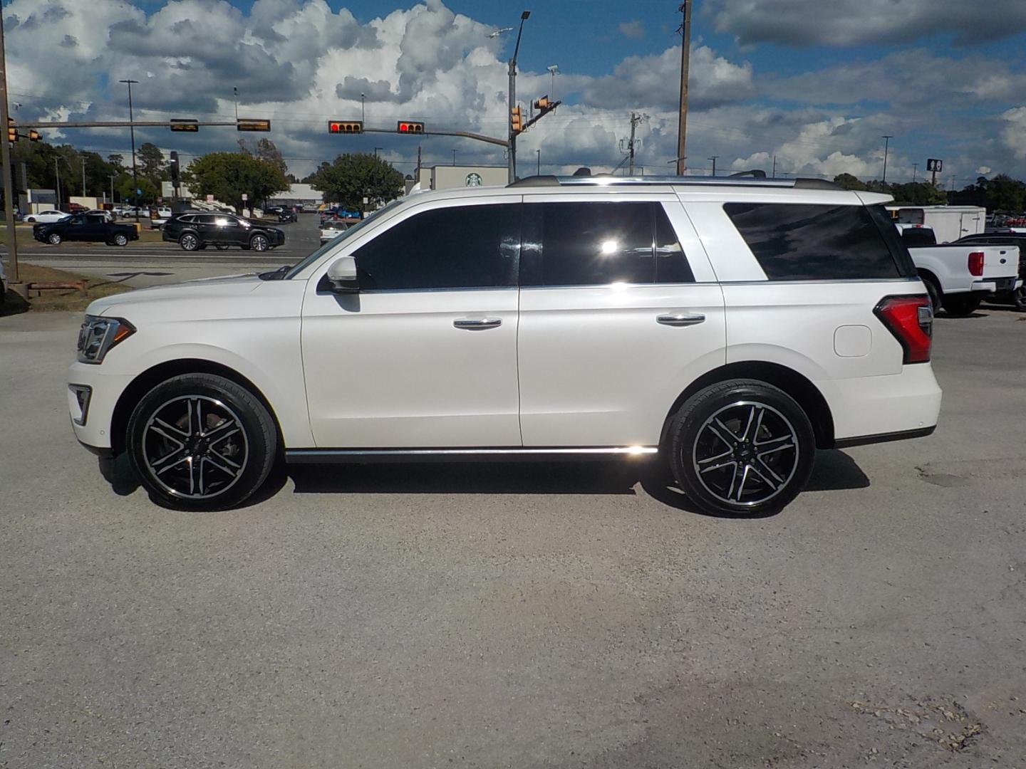 2019 White /Gray Ford Expedition Limited 4WD (1FMJU2AT5KE) with an 3.5L V6 DOHC 24V FFV engine, 6A transmission, located at 1617 W Church Street, Livingston, TX, 77351, (936) 327-3600, 30.710995, -94.951157 - Nice 4X4 family ride! Take the whole family to the lease this year in this comfortable expedition!! - Photo#4