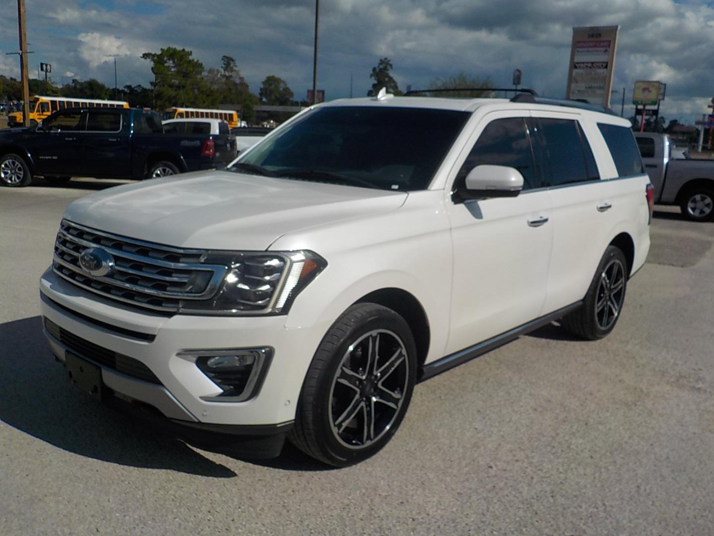 2019 White /Gray Ford Expedition Limited 4WD (1FMJU2AT5KE) with an 3.5L V6 DOHC 24V FFV engine, 6A transmission, located at 1617 W Church Street, Livingston, TX, 77351, (936) 327-3600, 30.710995, -94.951157 - Nice 4X4 family ride! Take the whole family to the lease this year in this comfortable expedition!! - Photo#3