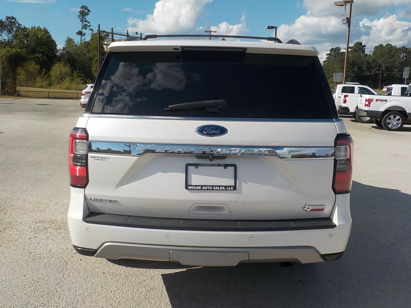 2019 White /Gray Ford Expedition Limited 4WD (1FMJU2AT5KE) with an 3.5L V6 DOHC 24V FFV engine, 6A transmission, located at 1617 W Church Street, Livingston, TX, 77351, (936) 327-3600, 30.710995, -94.951157 - Nice 4X4 family ride! Take the whole family to the lease this year in this comfortable expedition!! - Photo#6