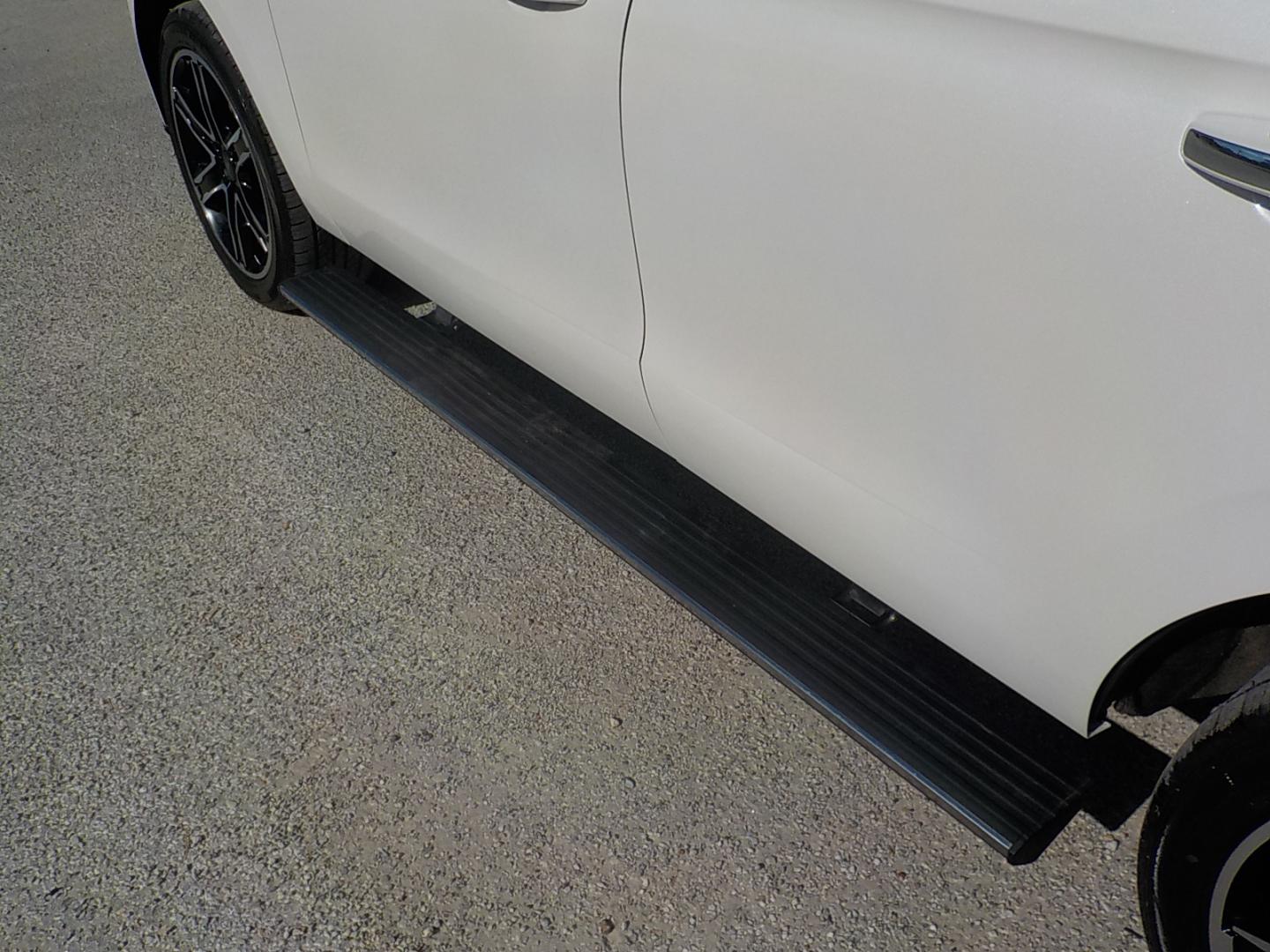 2019 White /Gray Ford Expedition Limited 4WD (1FMJU2AT5KE) with an 3.5L V6 DOHC 24V FFV engine, 6A transmission, located at 1617 W Church Street, Livingston, TX, 77351, (936) 327-3600, 30.710995, -94.951157 - Nice 4X4 family ride! Take the whole family to the lease this year in this comfortable expedition!! - Photo#17