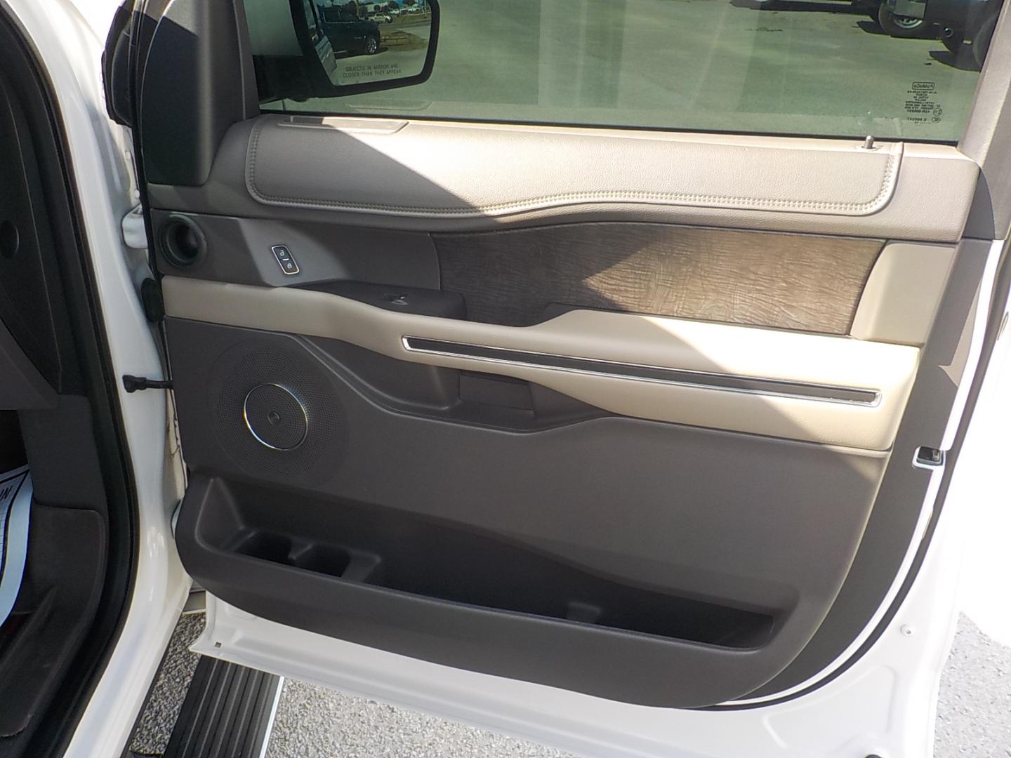 2019 White /Gray Ford Expedition Limited 4WD (1FMJU2AT5KE) with an 3.5L V6 DOHC 24V FFV engine, 6A transmission, located at 1617 W Church Street, Livingston, TX, 77351, (936) 327-3600, 30.710995, -94.951157 - Nice 4X4 family ride! Take the whole family to the lease this year in this comfortable expedition!! - Photo#22