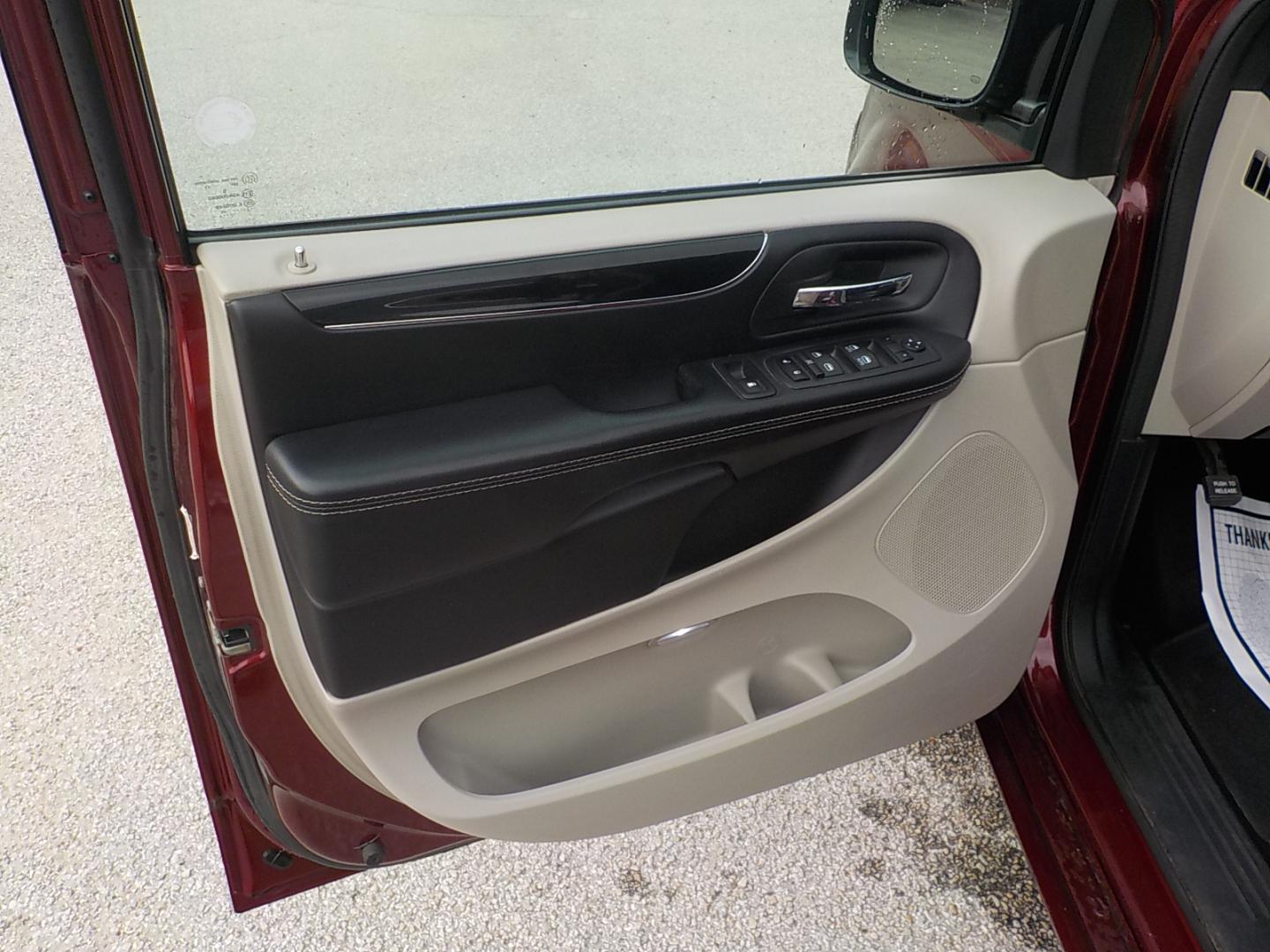 2020 Maroon /Black Dodge Grand Caravan SXT (2C4RDGCG1LR) with an 3.6L V6 DOHC 24V engine, 6A transmission, located at 1617 W Church Street, Livingston, TX, 77351, (936) 327-3600, 30.710995, -94.951157 - Fantastic family vehicle for not a lot of money in today's world!! - Photo#9